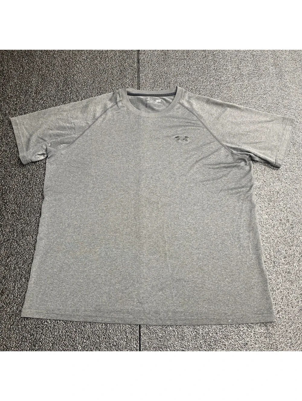 Under Armour Mens Sz Large HeatGear Loose Fit Gray Short Sleeve Workout Shirt